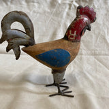 Kleine haan van blik en hout