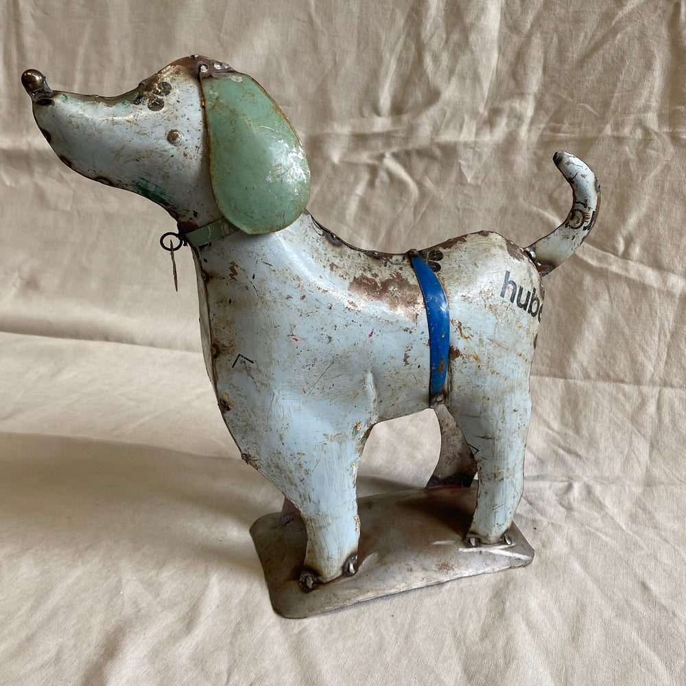 Grote hond van blik